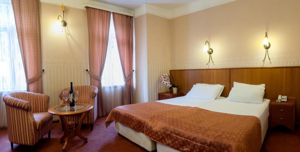 Aleksandar Hotell Vrnjačka Banja Exteriör bild